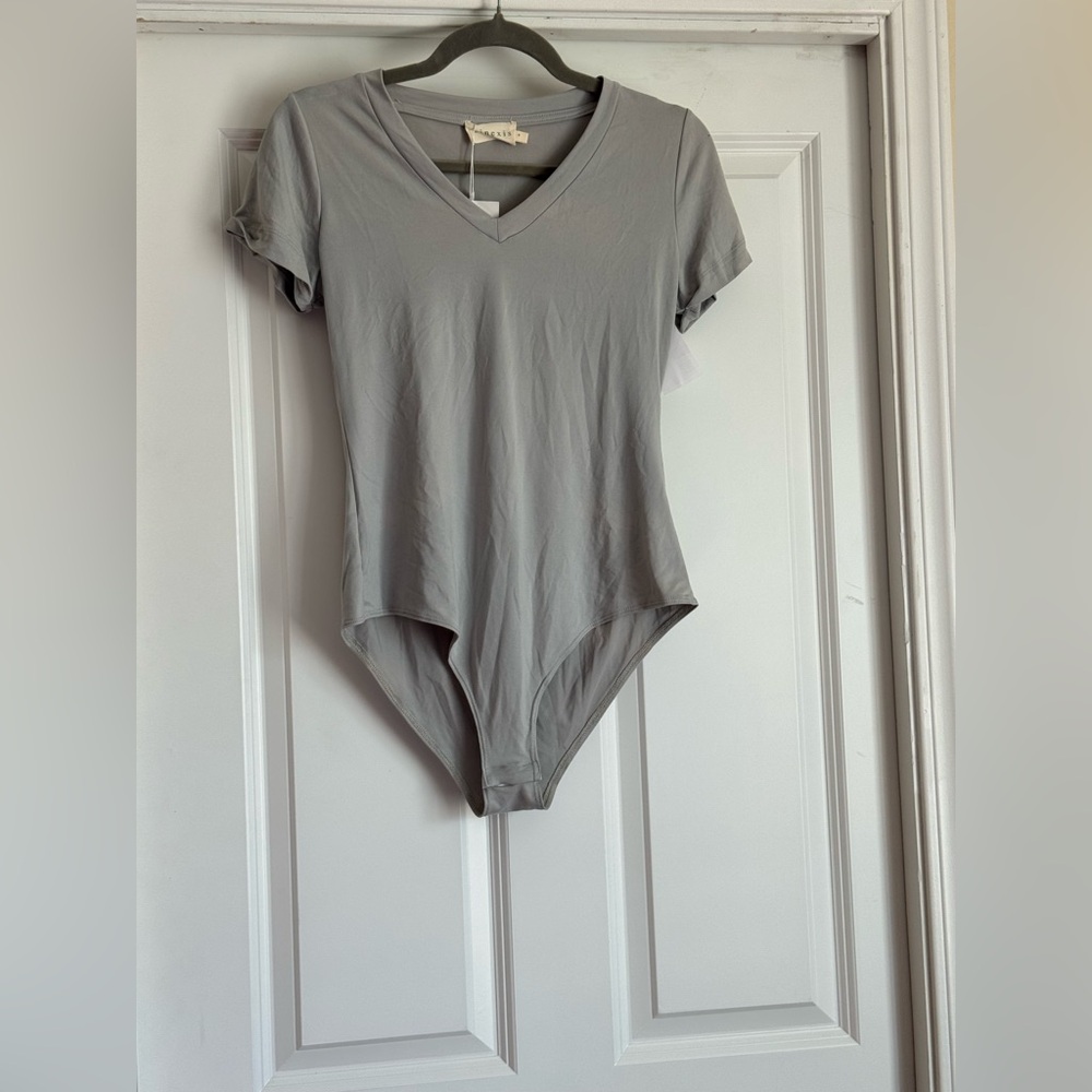 New Ninexis Size Small Solid Grey Gray Short Sleeve V Neck Super Soft Bodysuit